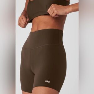 ALO Yoga 5” Airlift Energy Shorts Espresso NWOT